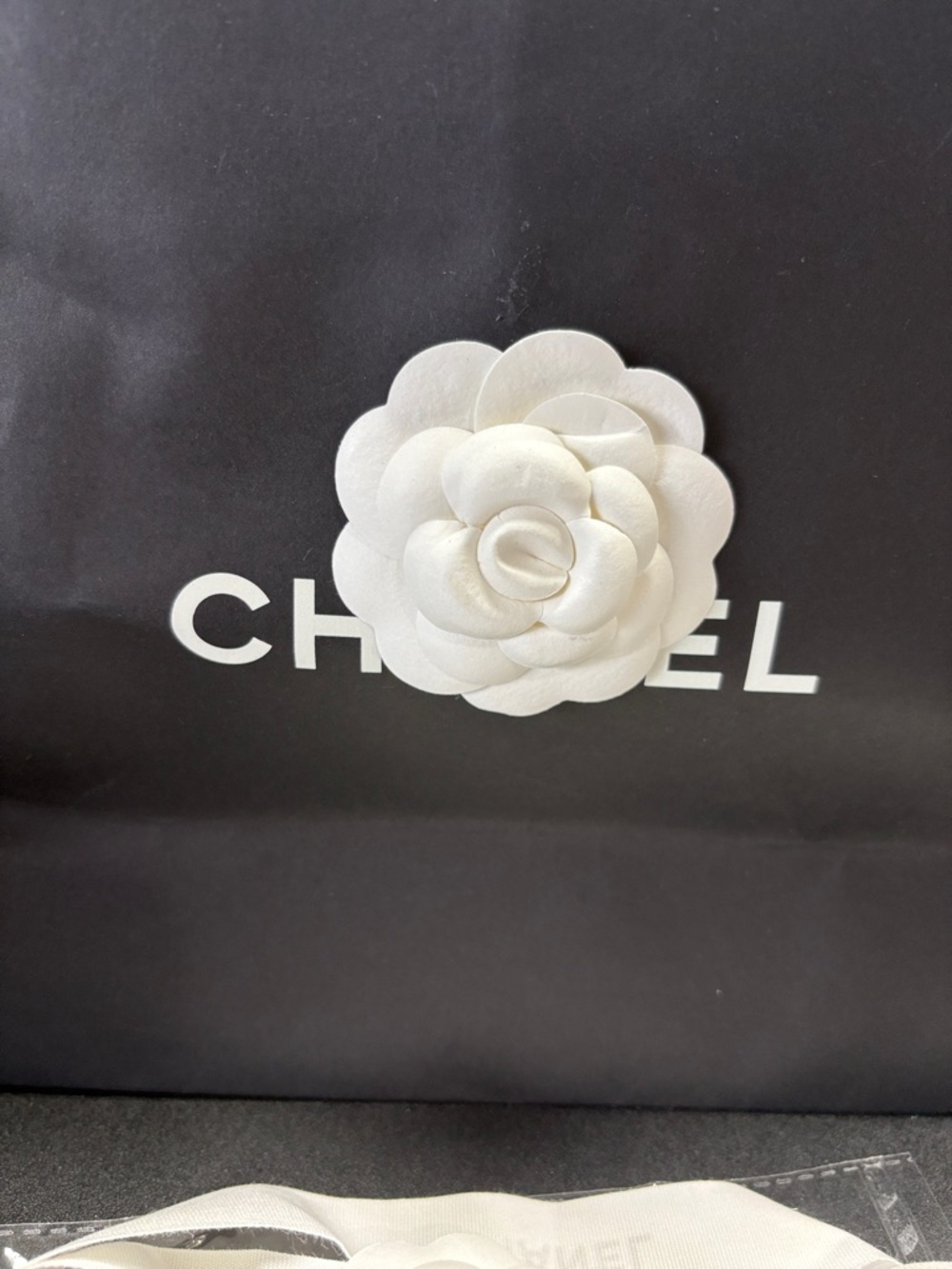 New-🌹Chanel 2pcs set 🖤 White Camellia Flower Ribbon & Chanel Bag W 12X 9” H - Picture 2 of 6